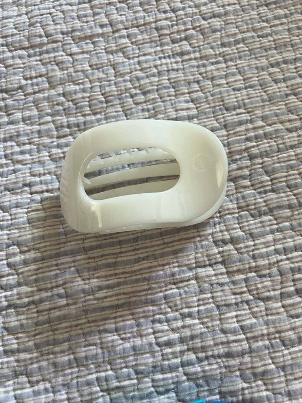 Teleties Coconut White Medium Flat Round Hair Clip